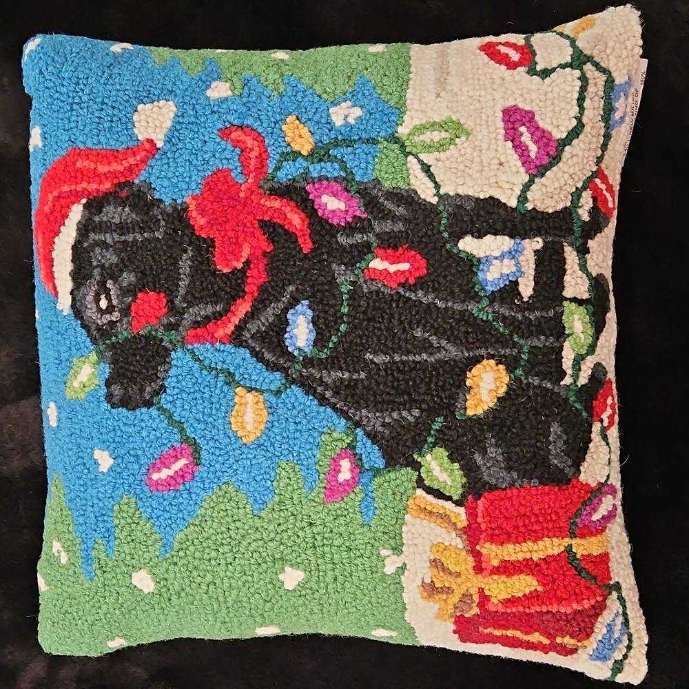NWT Plow & Hearth Holiday Labrador Dog Wool Throw Pillows - Set Of 2 - Picture 3 of 11
